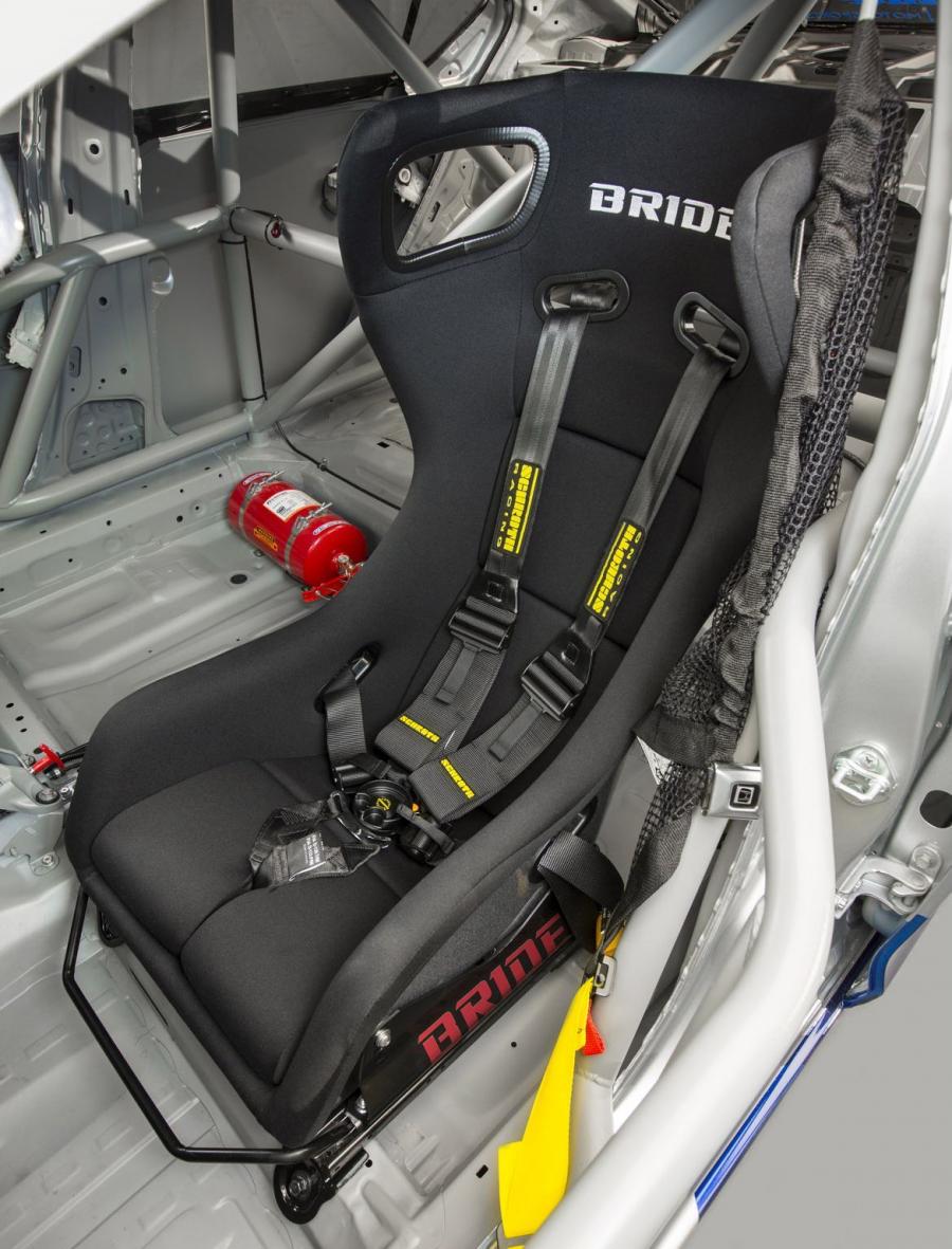 Интерьер Acura ILX Endurance Racer Concept (DE) 2012 года  (фото 3 из 6)
